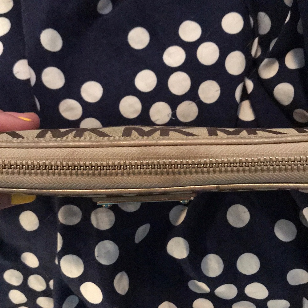 Michael Kors Wallet - Picture 2 of 3